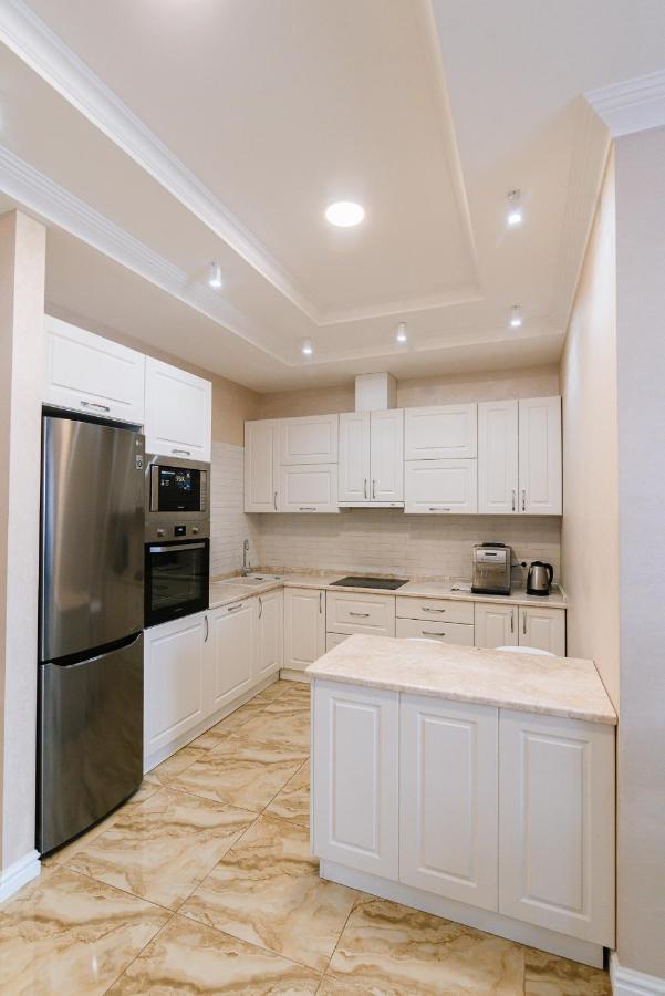 Luxury For Business & Pleasure Royal 3 Appartement Kiev Buitenkant foto