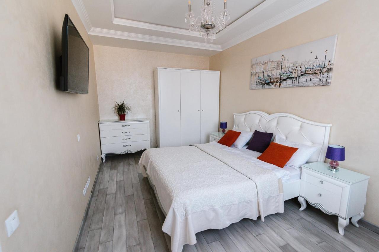 Luxury For Business & Pleasure Royal 3 Appartement Kiev Buitenkant foto