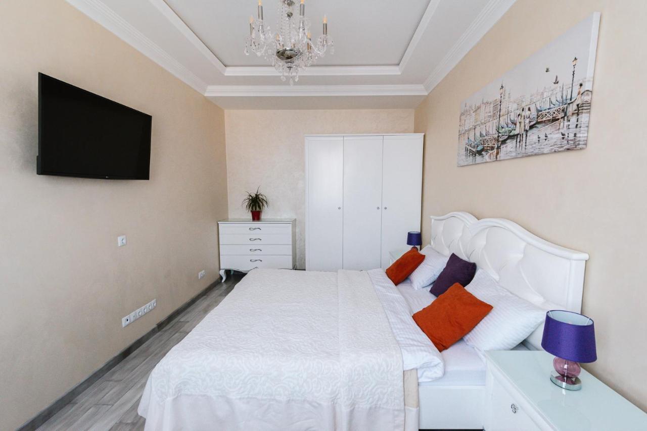 Luxury For Business & Pleasure Royal 3 Appartement Kiev Buitenkant foto