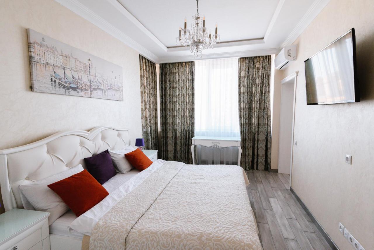 Luxury For Business & Pleasure Royal 3 Appartement Kiev Buitenkant foto