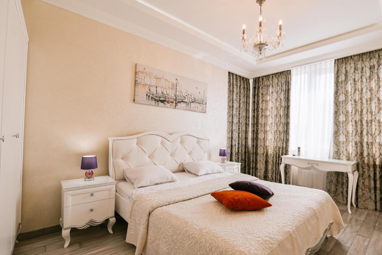 Luxury For Business & Pleasure Royal 3 Appartement Kiev Buitenkant foto