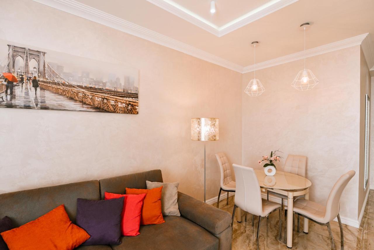 Luxury For Business & Pleasure Royal 3 Appartement Kiev Buitenkant foto