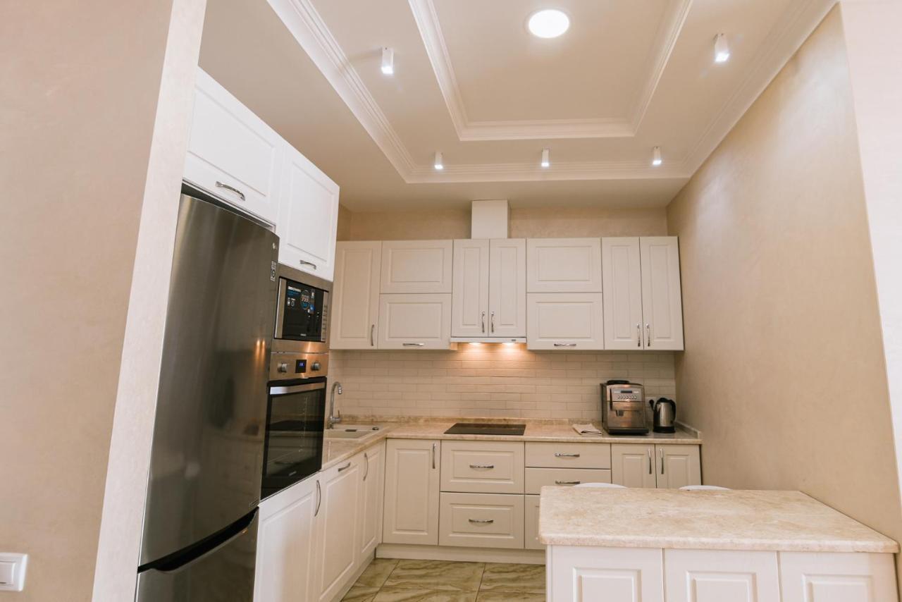 Luxury For Business & Pleasure Royal 3 Appartement Kiev Buitenkant foto